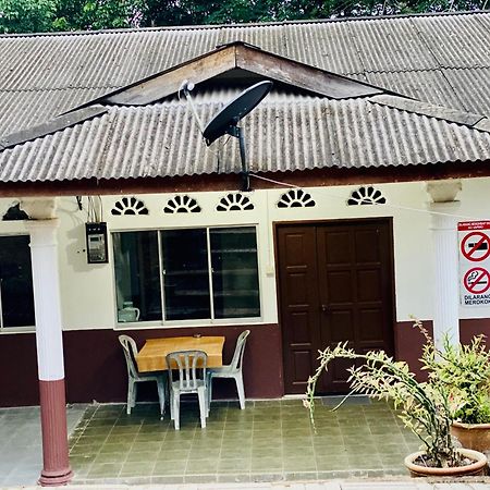 Delimah Guesthouse Куала-Тахан Экстерьер фото